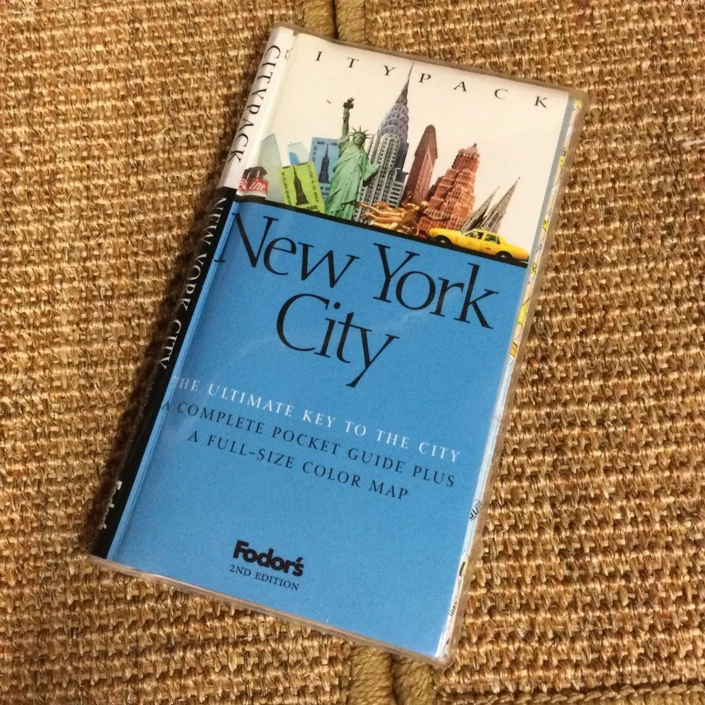 Fodor's Complete Pocket Guide to NYC & full size color map, 1996-1997 City Pack